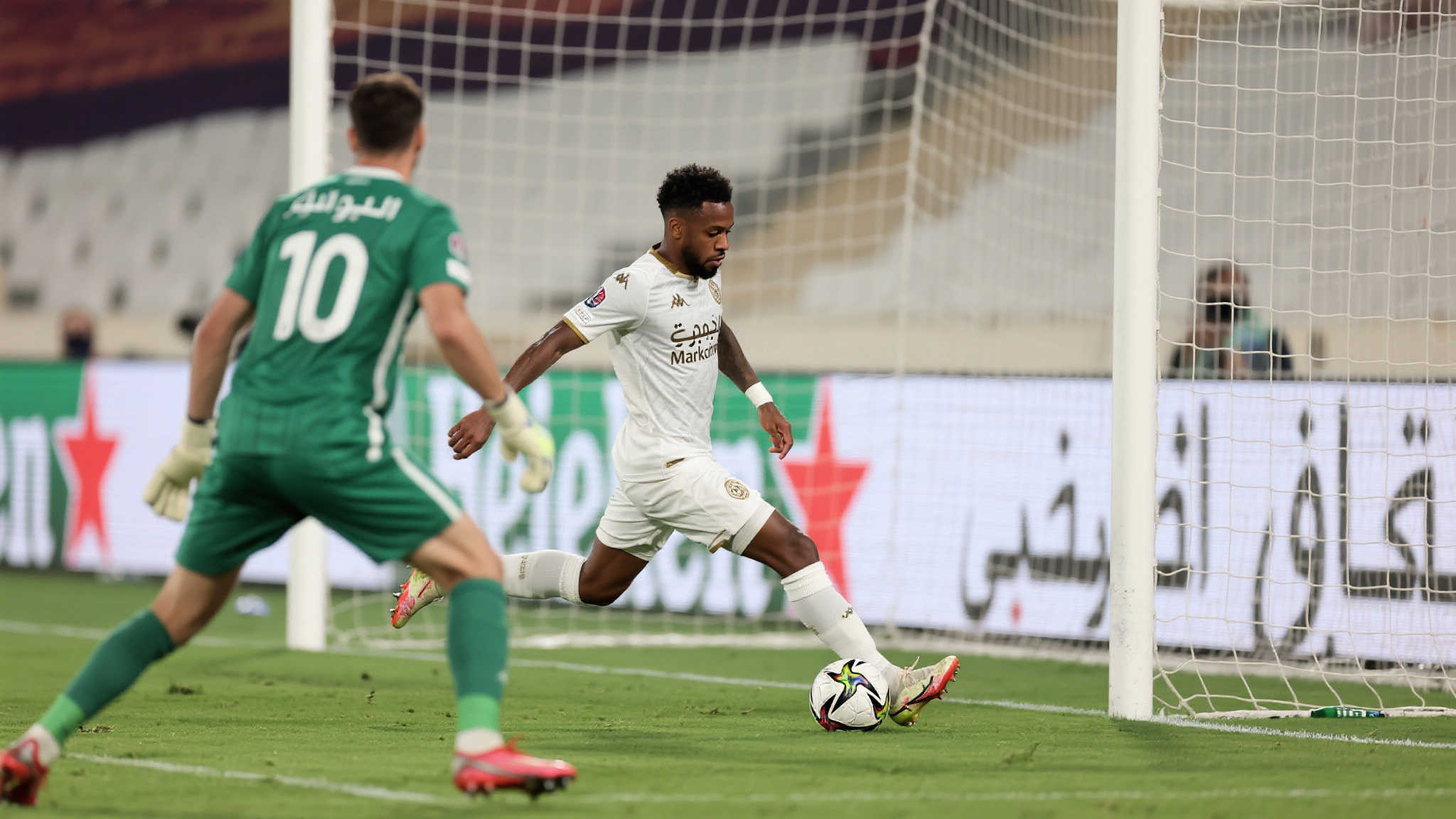 世俱杯：萨尔茨堡红牛与利雅得新月互交白卷，马尔科姆错失良机